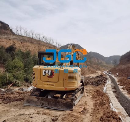 307 309 ผลักและดึงแขนกระจกหน้าต่างของประตูด้านซ้ายก่อนและหลังกระจกบังลมของรถขุด