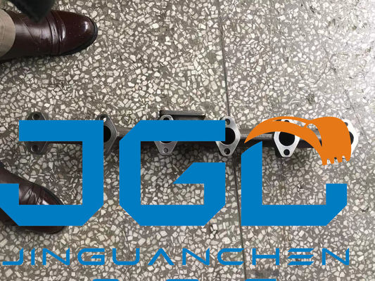 คุณภาพดี D7d EC240 อะไหล่เครื่องยนต์ดีเซล Deutz ท่อไอ 04256168