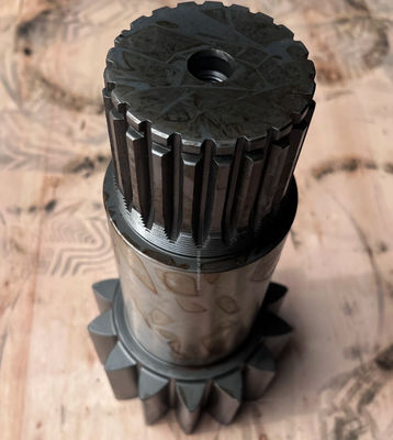 E320GC Excavator Swing Motor Gear Shaft เครื่องจักรกลการก่อสร้างอะไหล่ที่มีตัวพุ่งและลักษณะหมุน