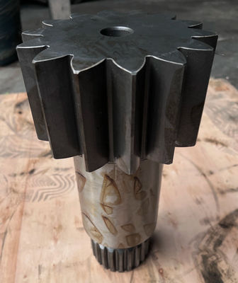 E320GC Excavator Swing Motor Gear Shaft เครื่องจักรกลการก่อสร้างอะไหล่ที่มีตัวพุ่งและลักษณะหมุน