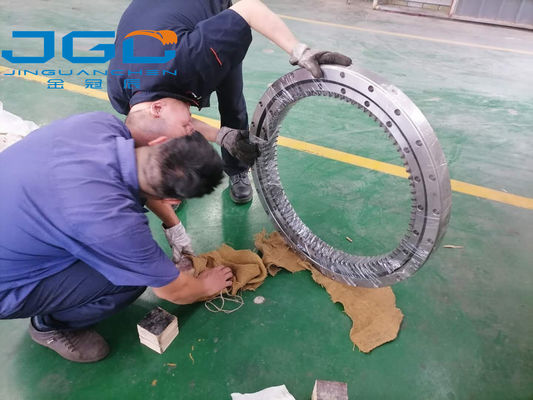 20y-25-21100 Excavator Slewing Bearing แบริ่งลูกกลิ้งข้ามสำหรับ PC200-6 PC210-6 PC220-6